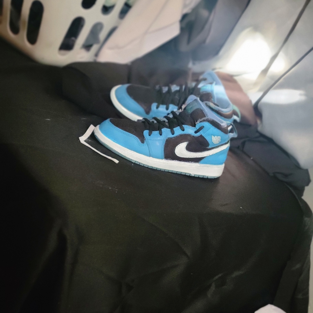 Nike Kids Blue and Black Sneakers